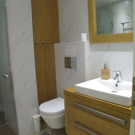 Elegant Acropolis Apartament *