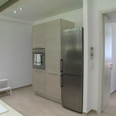 Elegant Acropolis Apartament *